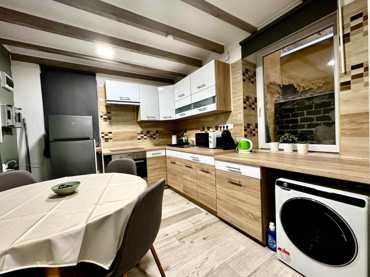 Апартаменты R5 Patio 2 Bedrooms Free Parking *