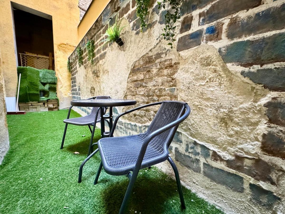 R5 Patio 2 Bedrooms Free Parking Апартаменты