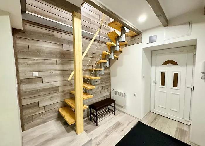 R5 Patio 2 Bedrooms Free Parking
