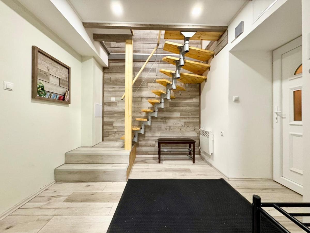 R5 Patio 2 Bedrooms Free Parking * Budapest